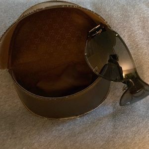 Gucci Sunglasses. Free shipping. Comes In original case with cleaning cloth.